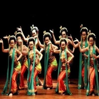 Makna Tari Jaipong: Simbol Dinamika Budaya Jawa Barat yang Penuh Warna