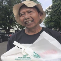 Pedagang Nanas Jalancagak Subang Danto Bahagia Terima Kompensasi Rp5 Juta