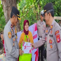 Sambut Hari Bhayangkara ke-79, Polsek Jalancagak Bagikan 40 Paket Bansos untuk Masyarakat