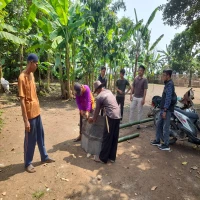 Tangkal Serangan Tikus, KKN IPB Bantu Petani Buat Rumah Burung Hantu  di Desa Mekarwangi