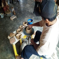 Ekspor Keramik Plered Purwakarta Tertahan Imbas Tarif Impor Amerika 32 Persen