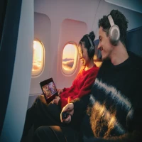 JBL Tour One M3 Smart TX, Headphone Wireless Flagship dengan Transmitter Audio Pintar Resmi Hadir di Indonesia