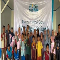 YBM PLN UP3 Purwakarta Salurkan Bantuan Seragam Sekolah untuk Siswa SDN Baktisari Pamanukan