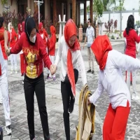 10 Ide Lomba 17 Agustus untuk Ibu-ibu yang Lucu dan Bikin Ngakak!