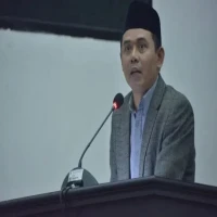 Ketua DPRD Karawang Minta Warga Tetap Kibarkan Bendera Merah Putih