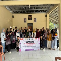 Workshop Pelatihan Pemasaran Online Shop oleh KKN STAI Riyadhul Jannah Subang di Desa Babakan Purwakarta