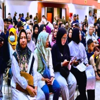 Uang Tunggu untuk Pedagang dl Desa Cisaat Subang Mulai Disalurkan