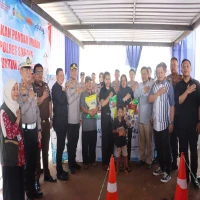 Polres Subang Gelar Kick Off Gerakan Pangan Murah, Salurkan Beras SPHP dan Bagikan Bendera Merah Putih