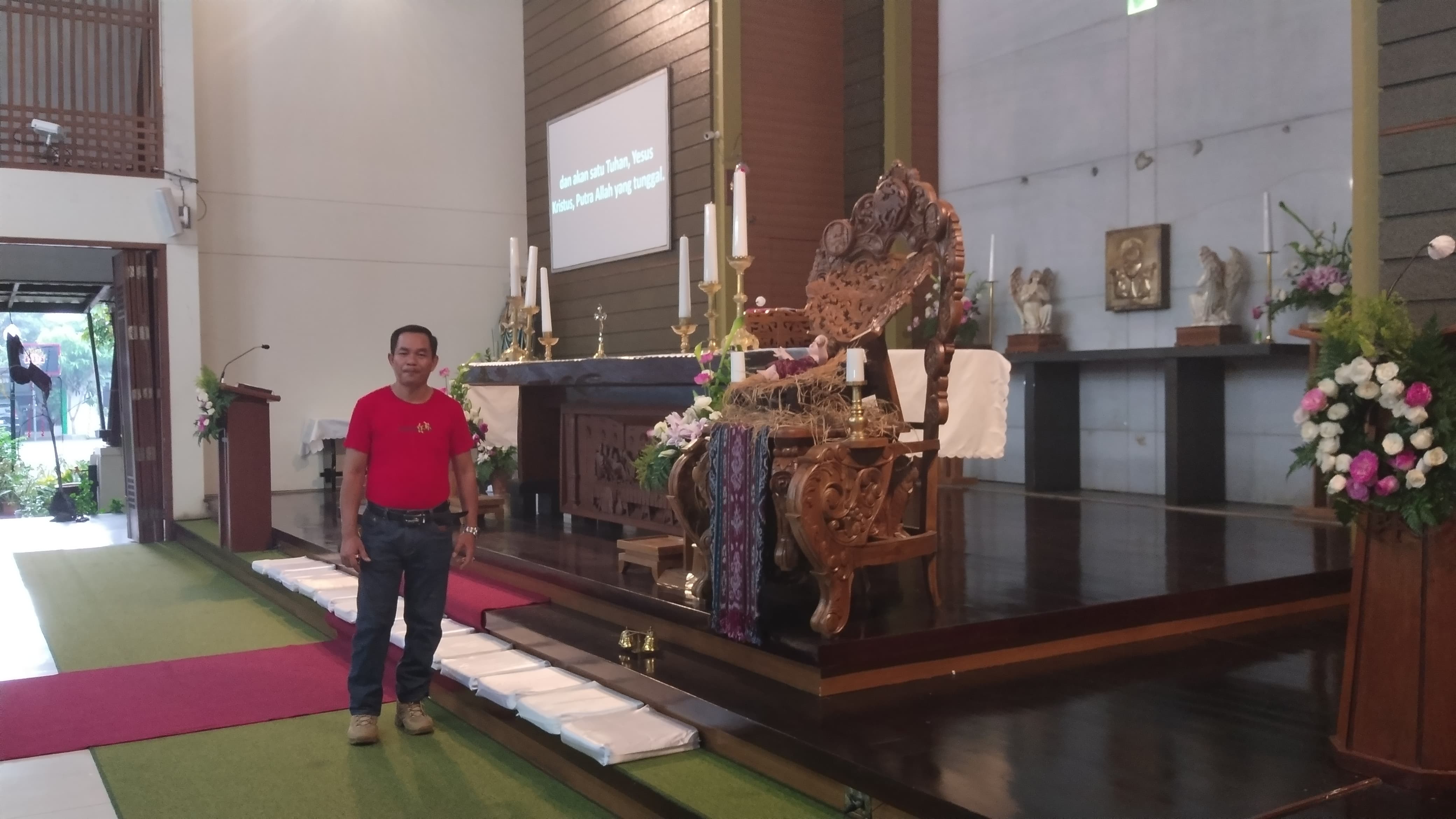 Persiapan ibadah Natal di Gereja Katolik Kristus Sang Penabur di Subang. (Zaenal Abidin/Pasundan Ekspres)