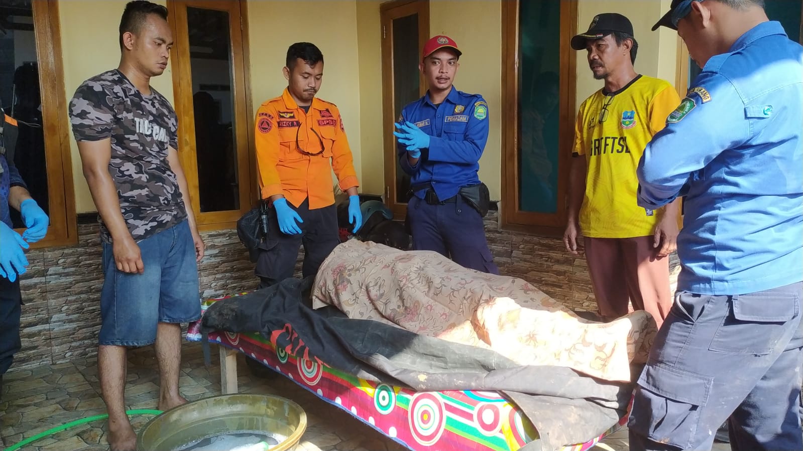 Petugas gabungan berhasil menemukan warga Subang yang terseret arus Sungai Cilamatan Cipunagara.