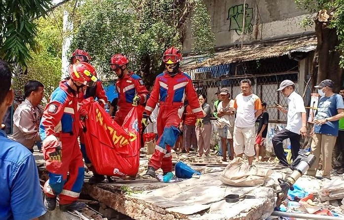 Tembok SPBU Roboh di Tebet Tewaskan 3 Orang dan 1 Luka-Luka