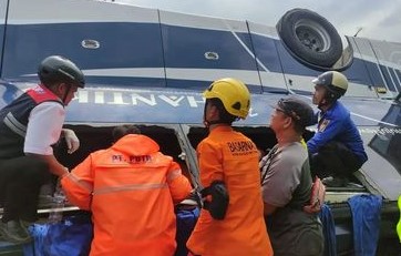 Bus New Shantika Terjun Bebas di Tol Pemalang, Diduga Sopir Mengantuk