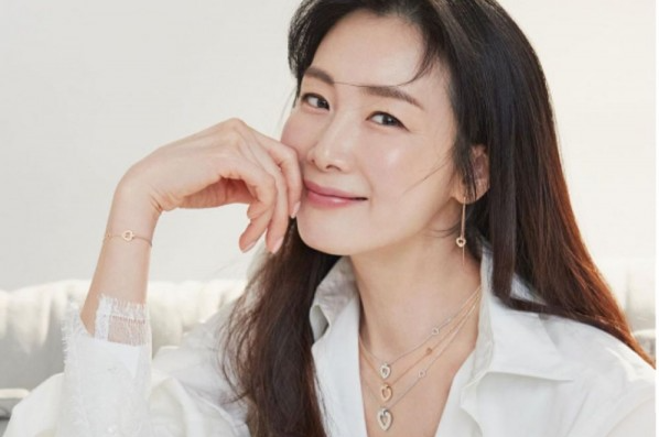 Choi Ji Woo Tinggalkan YG Entertainment Setelah 10 Tahun Terikat Kontrak