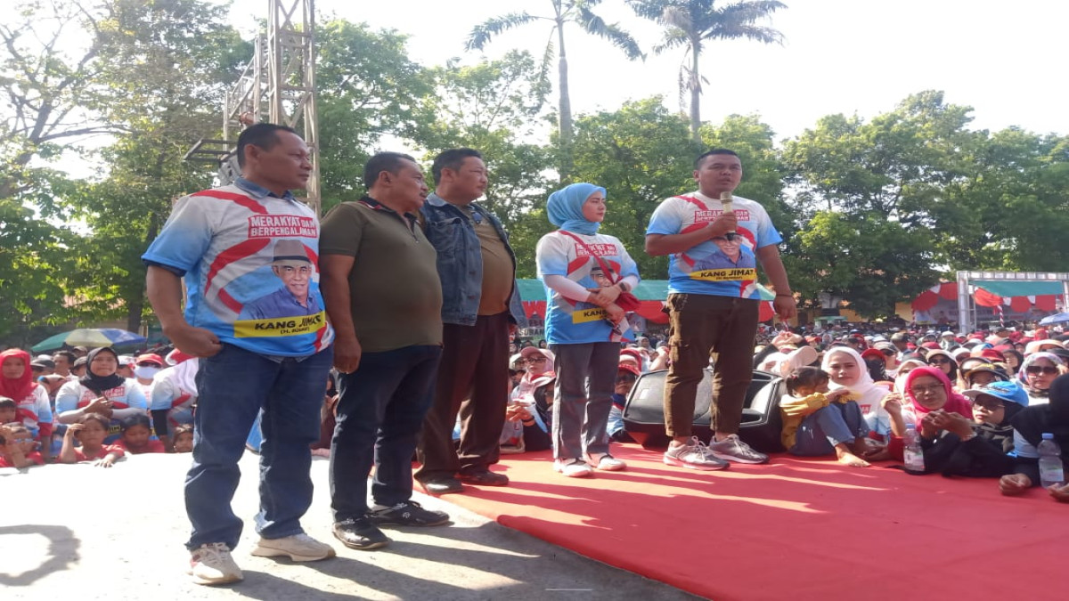 Sejumlah Ketua PAC PDIP di Subang menyatakan dukungan kepada H Ruhimat untuk maju di Pilkada Subang. Dukungan tersebut disampaikan dalam acara Kirab Seni Budaya di Alun-alun Purwadadi, Minggu (25/8).