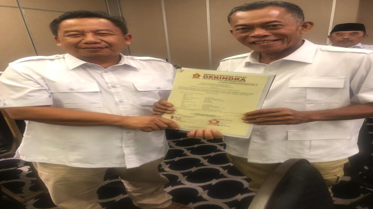 Ruhimat dan Aceng Kudus saat menerima rekomendasi dari Partai Gerindra.