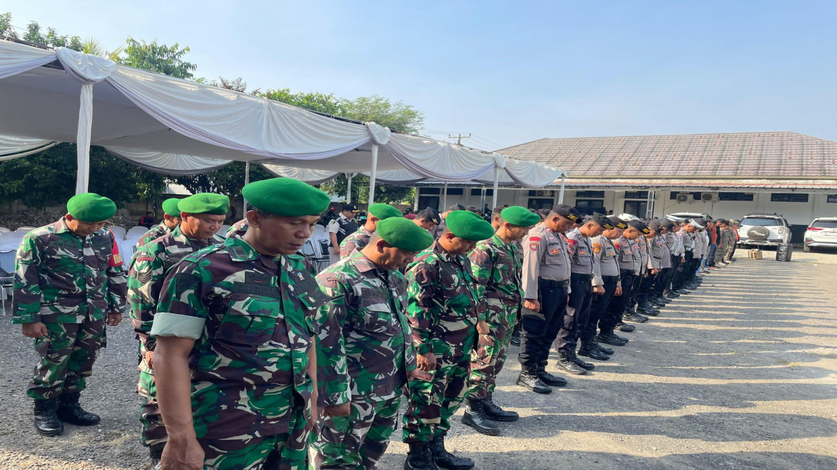 Personel gabungan saat melakukan apel persiapan pengamanan pendafataran bakal calon bupati dan wakil bupati Subang.