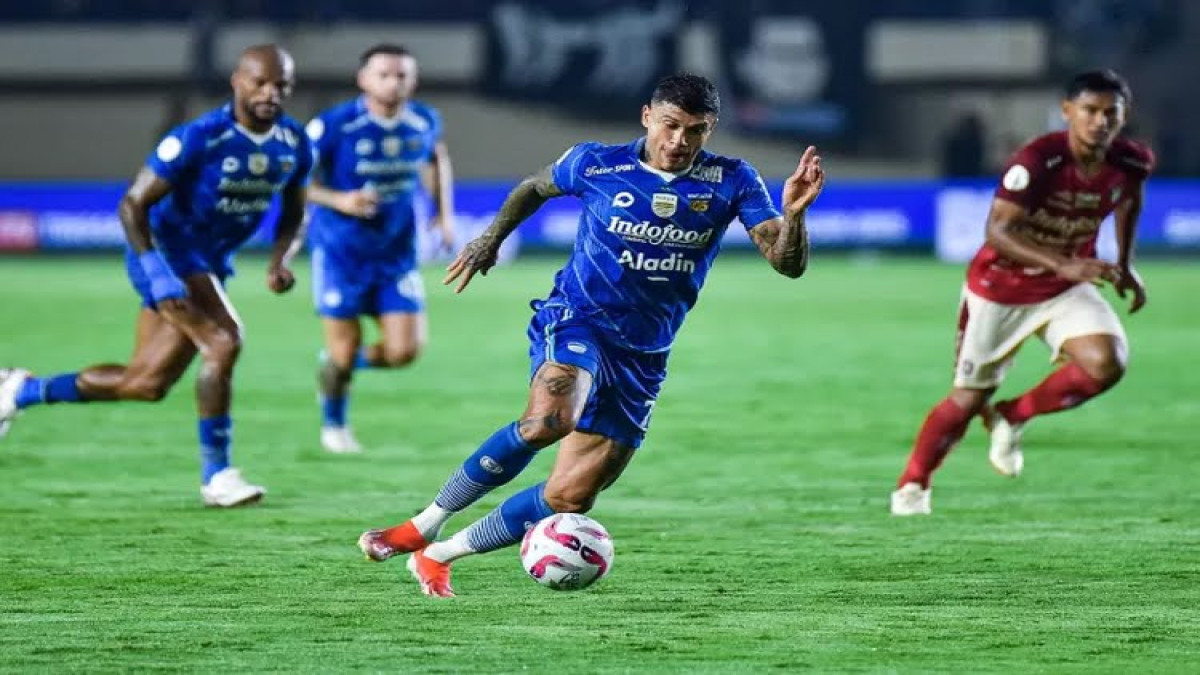 Ciro Alves menjadi salah satu bintang kemenangan Persib usai cetak gol ke gawang Bali United. Sumber (Twitter/Persib)