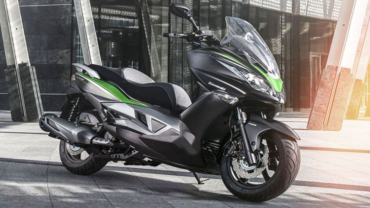 Kawasaki J300 Bikin Yamaha Xmax Was-was?