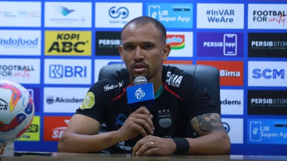 Gustavo Franca menghadiri post-match press conference Persib Bandung vs PSBS Biak, Kabupaten Bandung pada Jumat, 9 Agustus 2024. (Ofisial Persib Bandung)