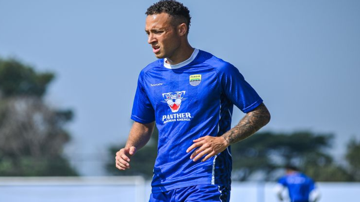 Penyerang baru Persib Bandung di Liga 1 2024-2025, Mailson Lima didatangkan dari negara Tanjung Verde, melengkapi slot kuota delapan asing.(Sumber KOMPAS.com/ADIL NURSALAM)