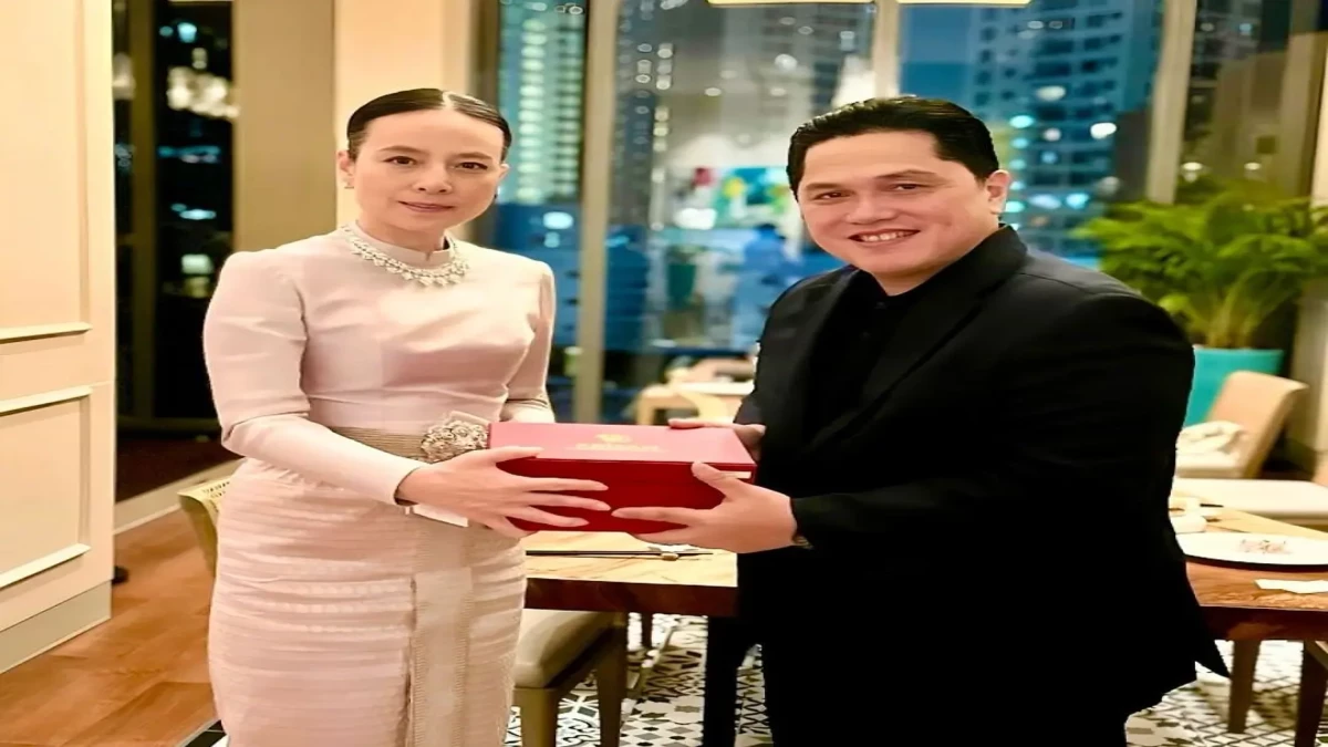 Presiden Federasi Sepak Bola Thailand, Nualphan Lamsam alias Madam Pang dan Ketua Umum PSSI, Erick Thohir. (Foto: Instagram Nualphan Lamsam)