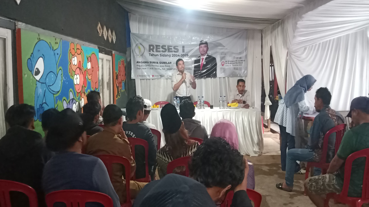 Anggota Dewan Perwakilan Rakyat Daerah (DPRD) Jawa Barat Komisi XI Andhika Surya Gumilar melakukan reses di Kampung Sindangsari, RT 012 RW 013, Desa Sindangsari, Kecamatan Cikaum, Kabupaten Subang Selasa siang (12/11).