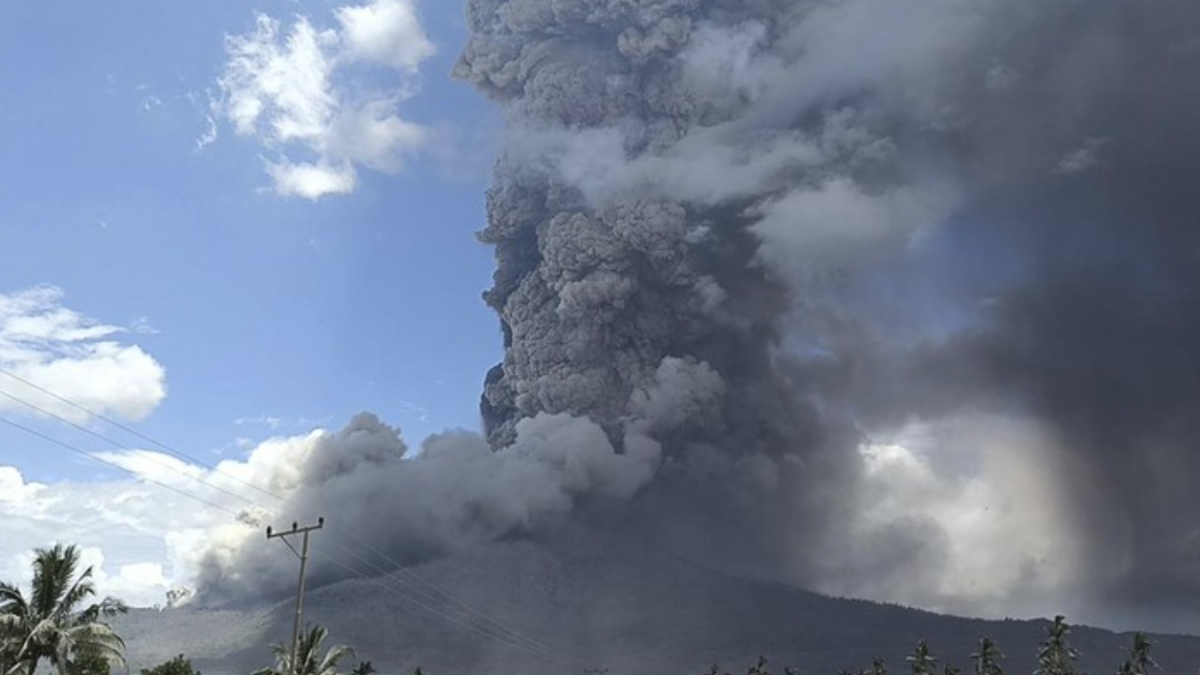 Gunung Lewotobi Laki-laki