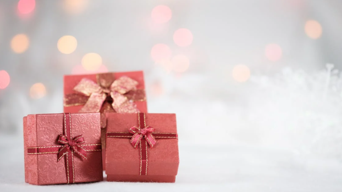 7 Rekomendasi Hadiah Natal untuk Teman Perempuan, Saatnya Siapkan Kado Terbaik!