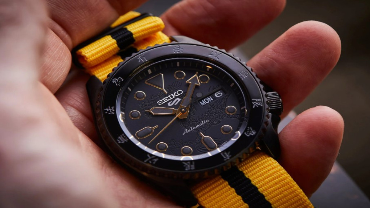 Review Seiko 5 Sports Bruce Lee Limited Edition: Perpaduan Ikonik Waktu dan Legenda