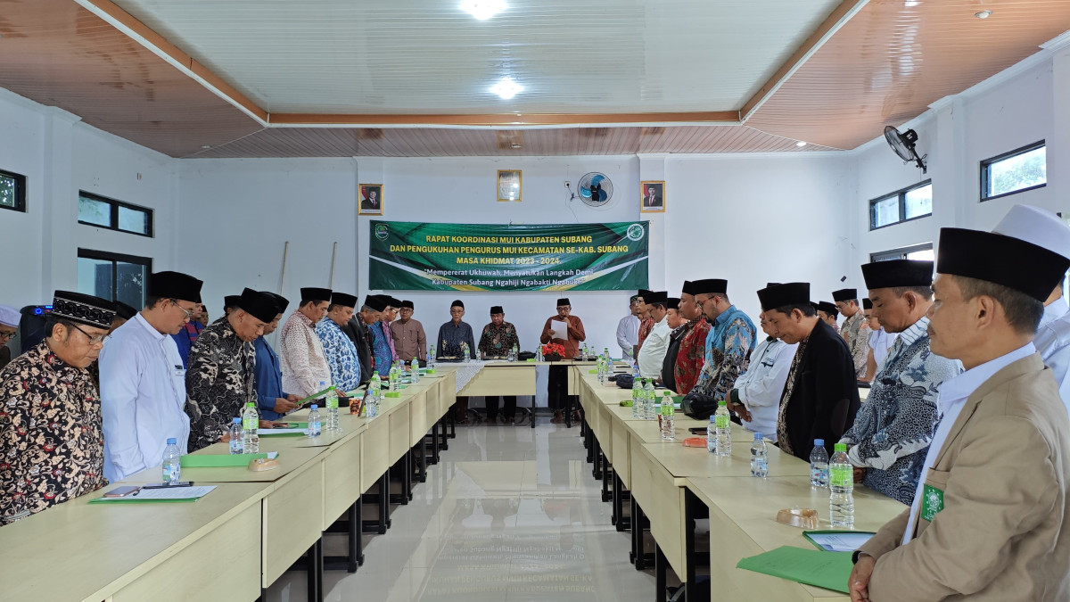 MUI Kabupaten Subang resmi mengukuhkan puluhan pengurus MUI kecamatan masa khidmat 2023-2024 yang berlangsung meriah di Aula MUI Kabupaten Subang, Rabu (18/12).