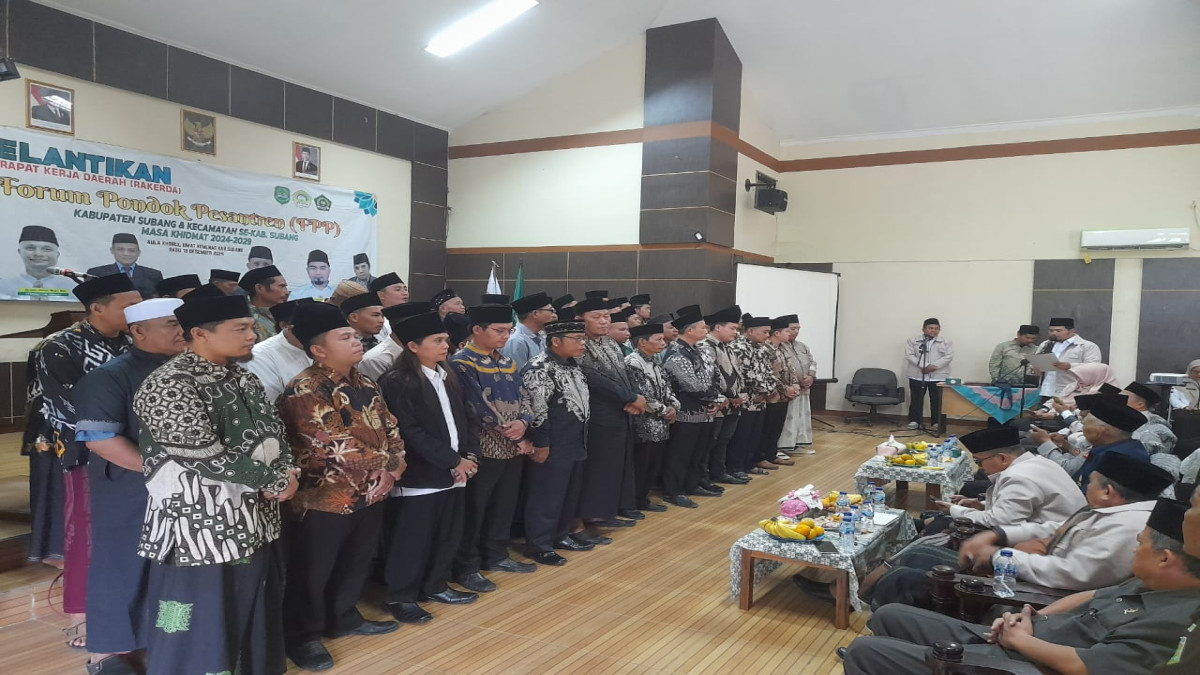 30  Pengurus Forum Pondok Pesantren (FPP) seKabupaten Subang  resmi dilantik. Prosesi pelantikan berlangsung di Aula Kemenag Subang, Rabu (18/12) oleh Ketua FPP Kabupaten Subang KH Ahmad Shobari.