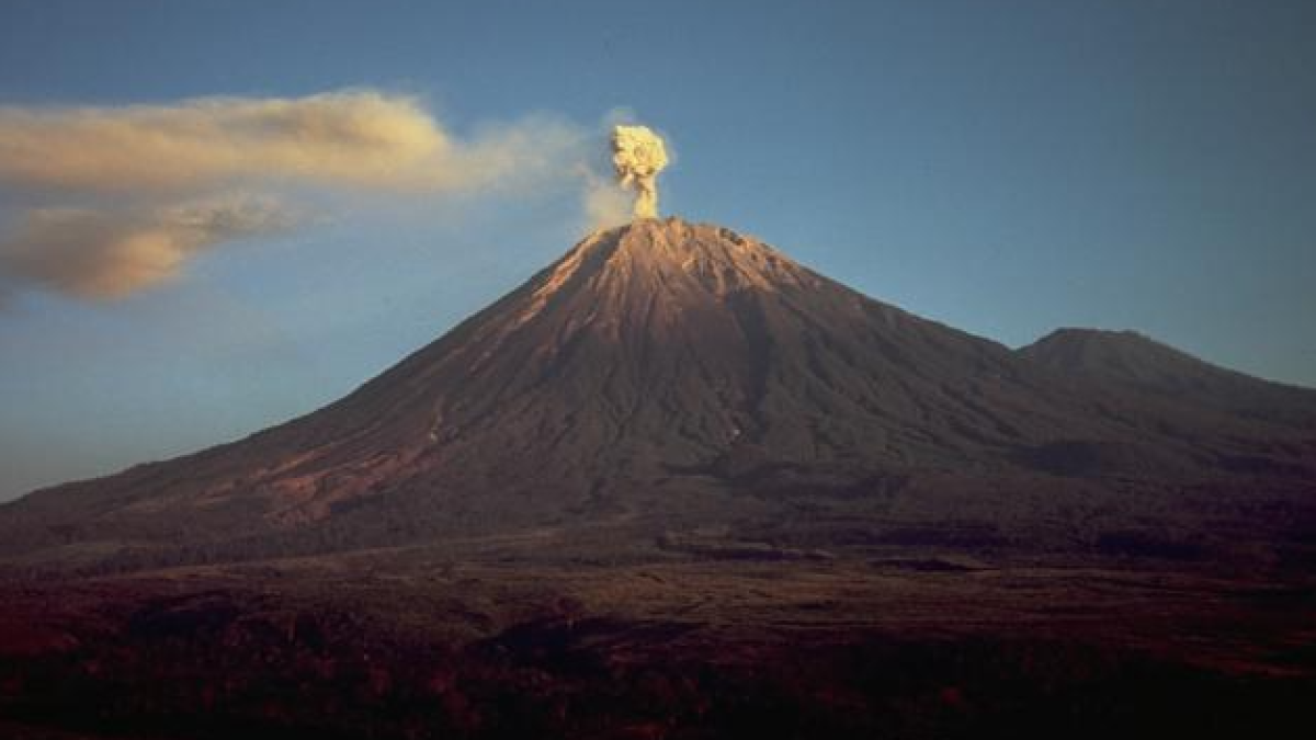 Gunung Semeru kembali Erupsi sebanyak Empat Kali, Warga Diminta Waspada!