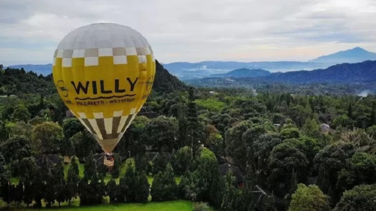 Pengalaman Seru Terbang dengan Balon Udara di Sari Ater Hotel Resort Subang