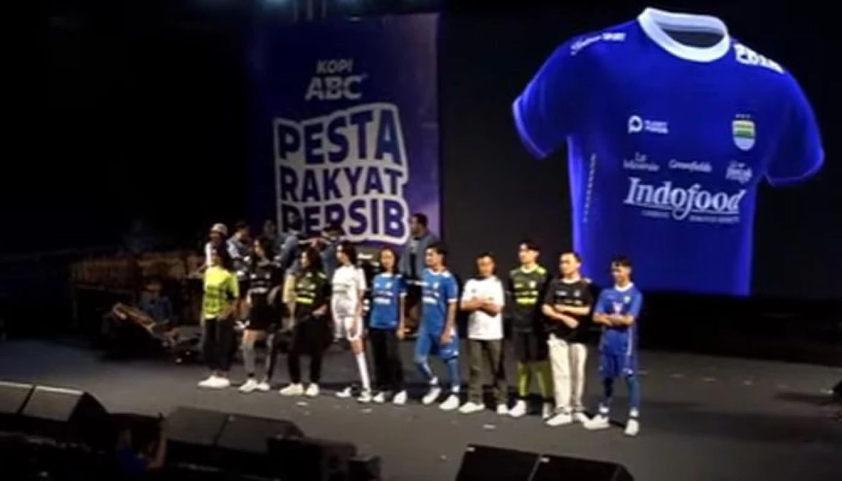 Perkenalan jersey baru Persib 2024/2025 di acara Pesta Rakyat Persib di GOR C-Tra Arena, Minggu 4 Agustus 2024. (Tangkap layar Youtube @Persib)