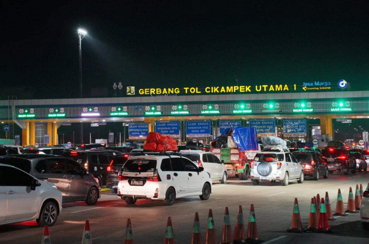 Jasa Marga Berlakukan Sistem One Way di Tol Cipali, Ribuan Kendaraan Sempat Terjebak Macet