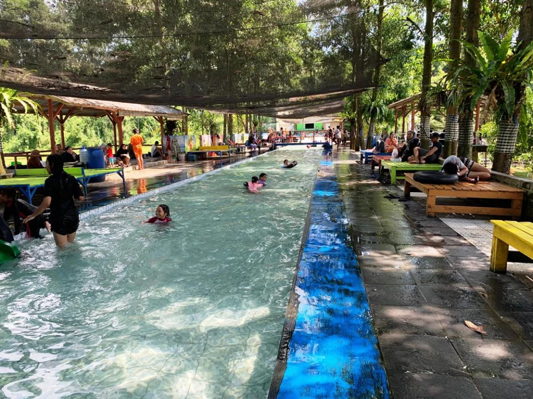 Kolam Renang Curug Ciwideng