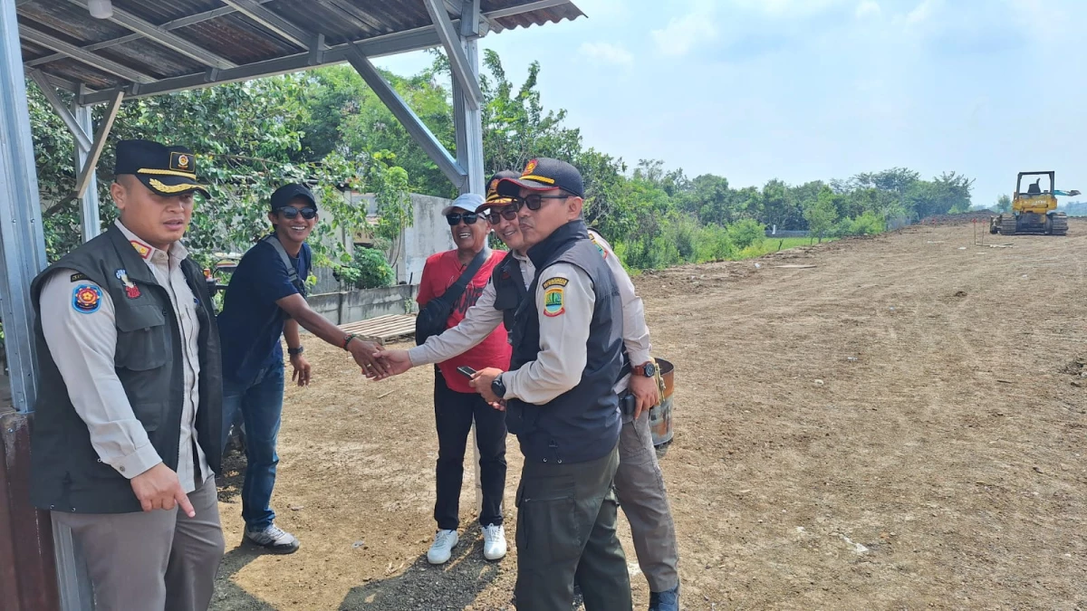 Tidak Berizin, Satpol PP Karawang Sidak Pengerukan Lahan