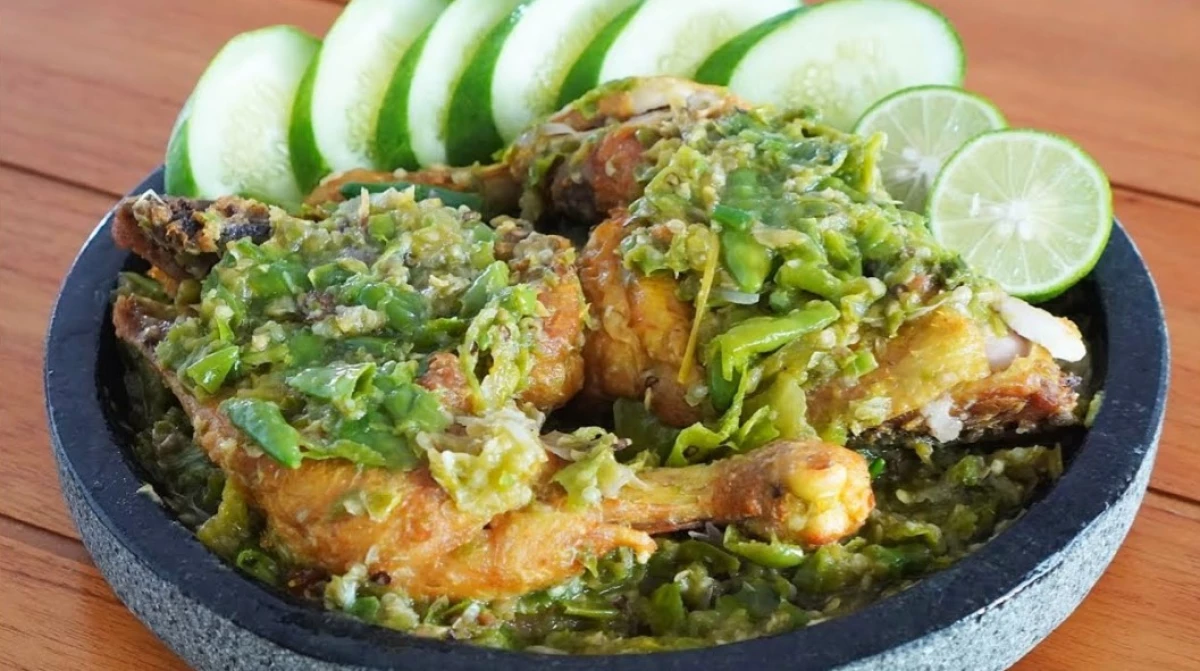 Resep Ayam Penyet Sambal Ijo yang Gurih dan Pedas