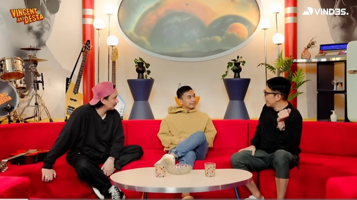 Fakta Menarik tentang Raditya Dika Gaya Hidup Minimalisme (Sumber Foto Youtube VINDES)