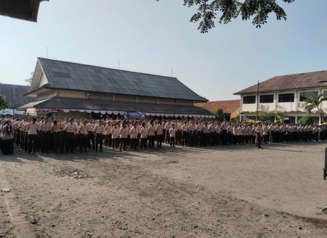 Kwaran Pramuka Pusakajaya gelar upacara dengan tema " Pramuka Berjiwa Pancasila Menjaga NKRI". Upacara dilaksanakan hidmat di halaman SMKN Pusakanagara Desa Pusakajaya Kecamatan Pusakajaya, Rabu (14/08).