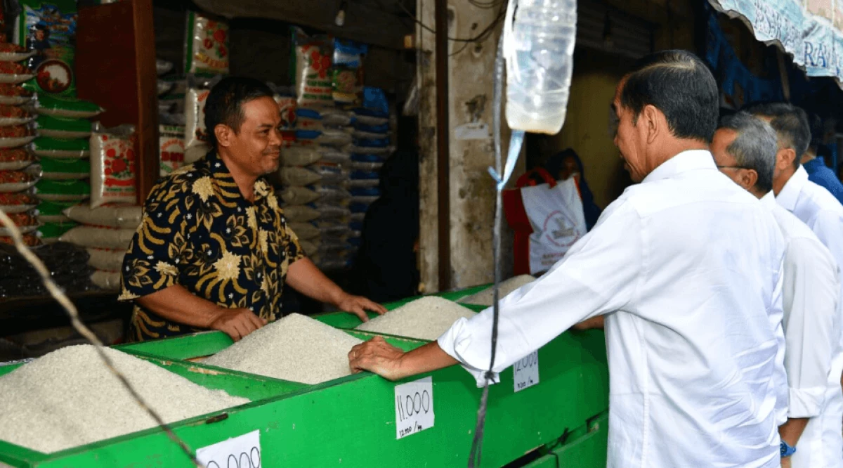 Tinjau Pasar Baru Karawang, Presiden Jokowi: Harga Baik