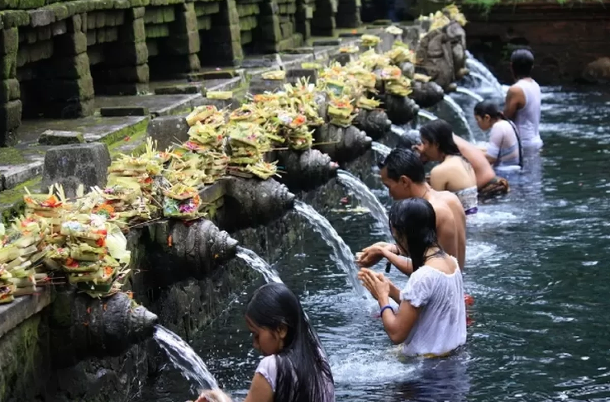 Artis Indonesia yang Pernah Melakukan Ritual Melukat, sampai Dikira Pindah Agama