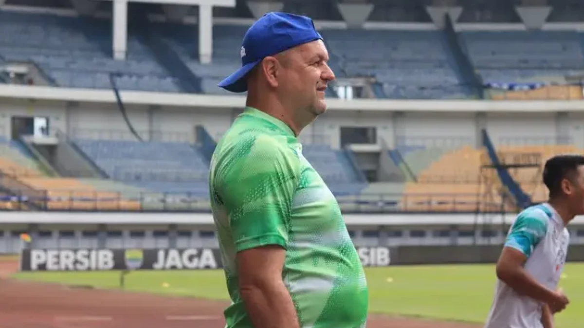 Pelatih Persib Bandung, Bojan Hodak. (Bola.com/Erwin Snaz)