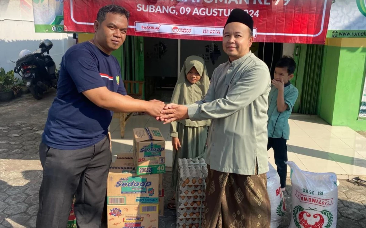 Lapas Kelas II A Subang saat memberikan bantuan kepada Yayasan Rumah Harapan.