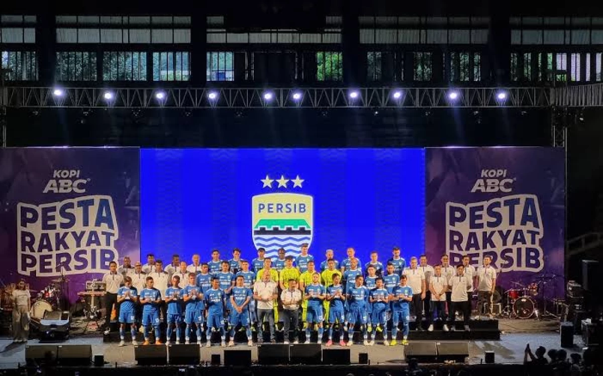 Persib Bandung mengumumkan daftar pemain untuk Liga 1 2024/2025 launching di acara bertajuk 'Pesta Rakyat Persib'. Foto:-JPNN.com-