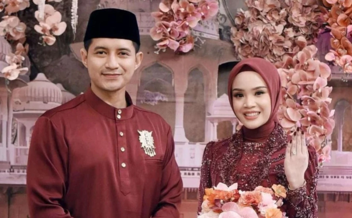 Dijuluki 'Presiden Jomblo', Chand Kelvin Akhirnya Resmi Bertunangan dengan Dea Sahirah