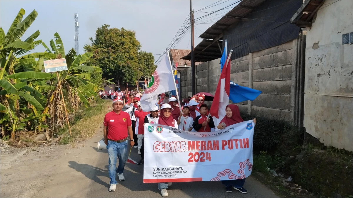 Menyambut HUT RI ke-79 SDN Margahayu menggelar acara semarak pawai jalan santai dan undian hadiah bertepatan di halaman sekolah, Jum'at (16/8).