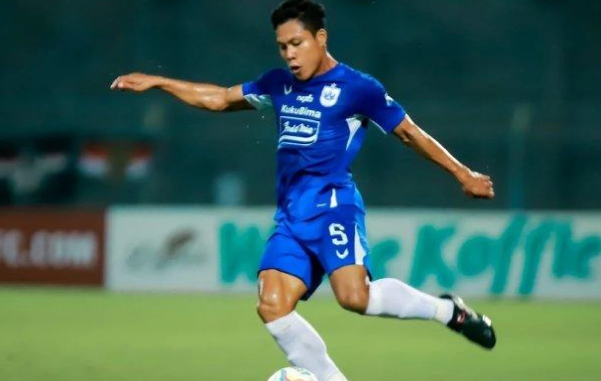 Persib Bandung Gigit Jari di Bursa Transfer sumber foto TRIBUNBATAM.id