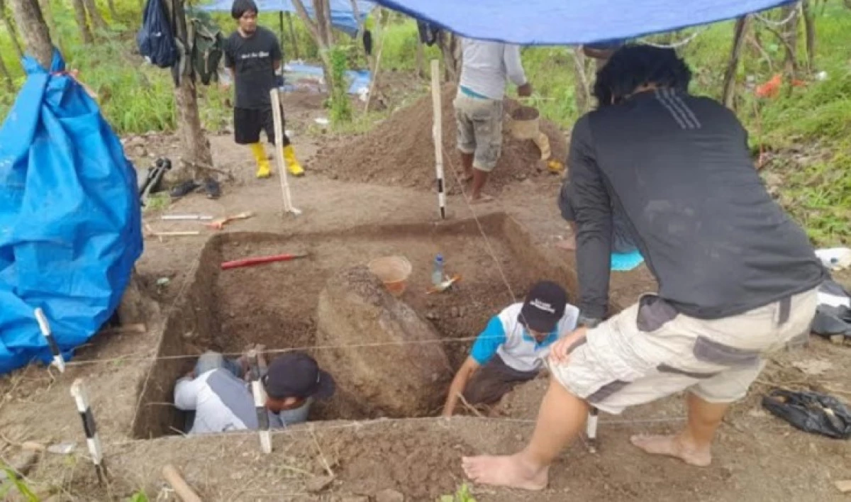 Benda Purbakala yang Ditemukan di Sumedang dan akan Satu Kawasan Geopark Lembah Cisaar. (Sumber Foto: Sumedang Ekspres)