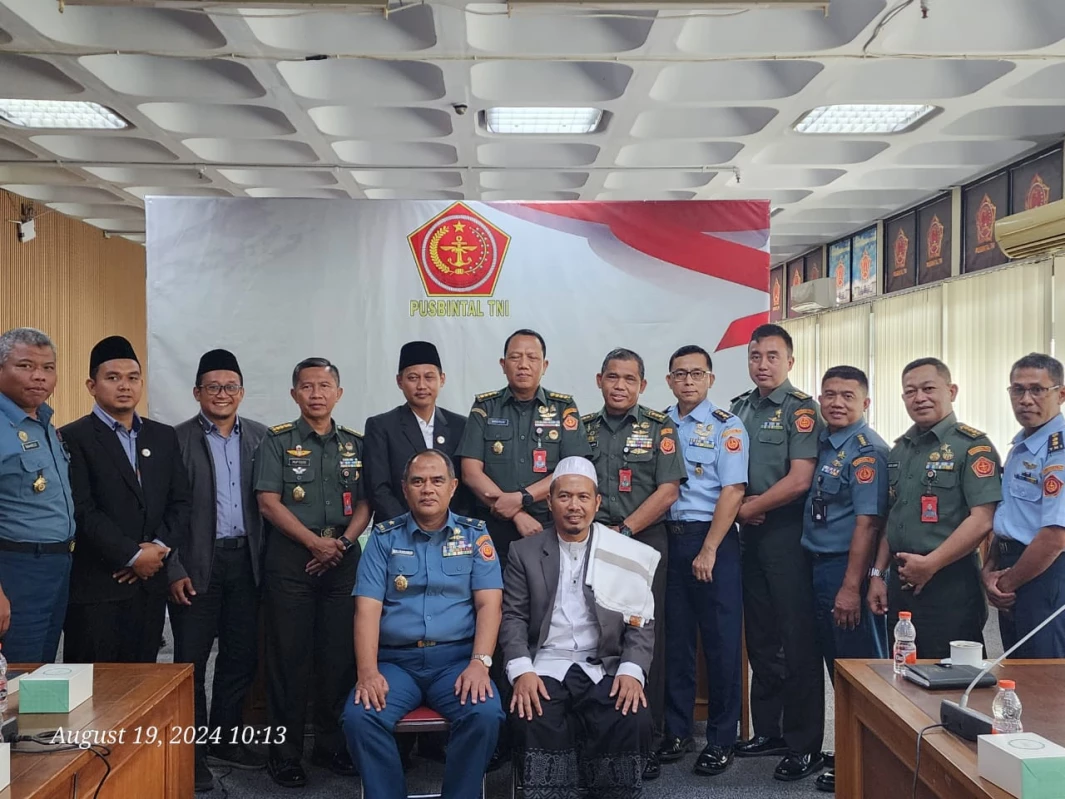 Ketua Yayasan As-Syifa Al-Khoeriyyah Dr. KH. Lalu Agus Pujiartha, Lc. MA. berkunjung ke Markas Besar Tentara Nasional Indonesia (TNI) di Cilangkap, Jakarta Timur, pada Senin (19/8/2024).